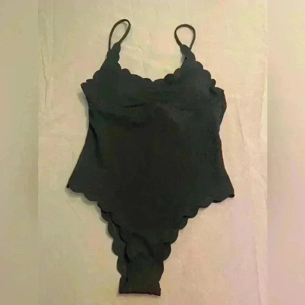 Cutesy Scallop Bathing Suit / Bodysuit